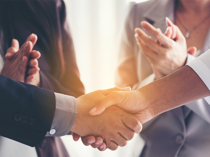 shaking hands over an annuity agreement fixed indexed annuity orlando fl